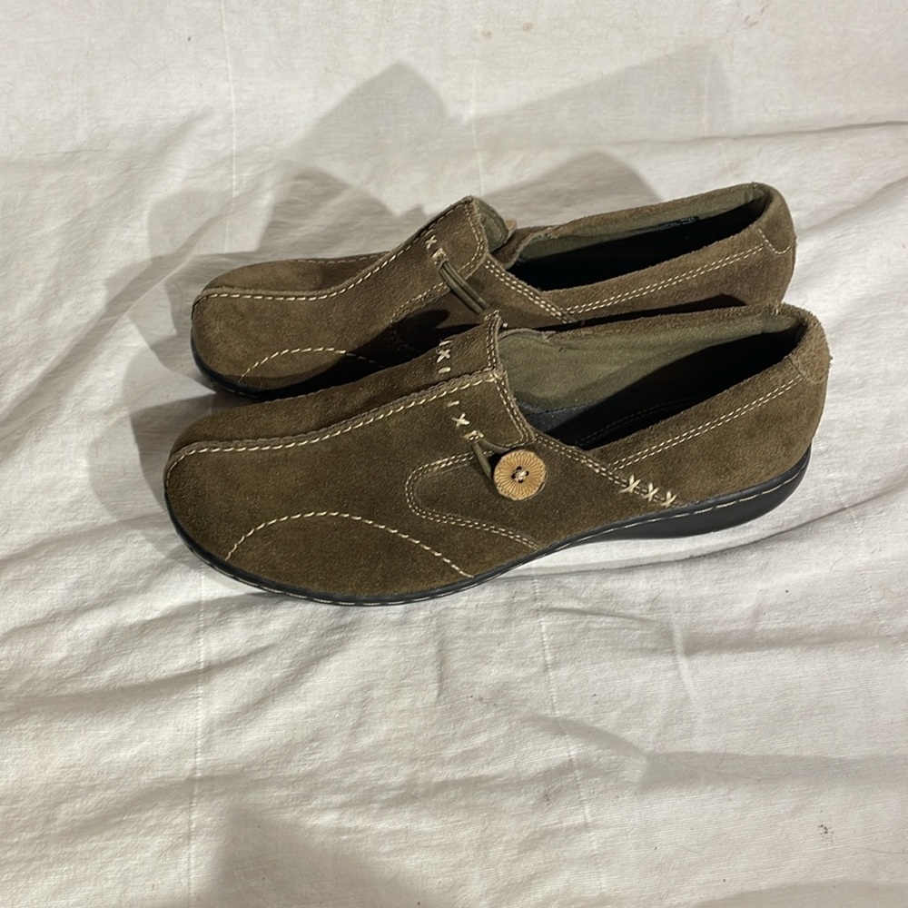 Clarks Bendables Green Leather Slip On Comfort Shoes Flats Size 7.5 M NWOB - Picture 2 of 7